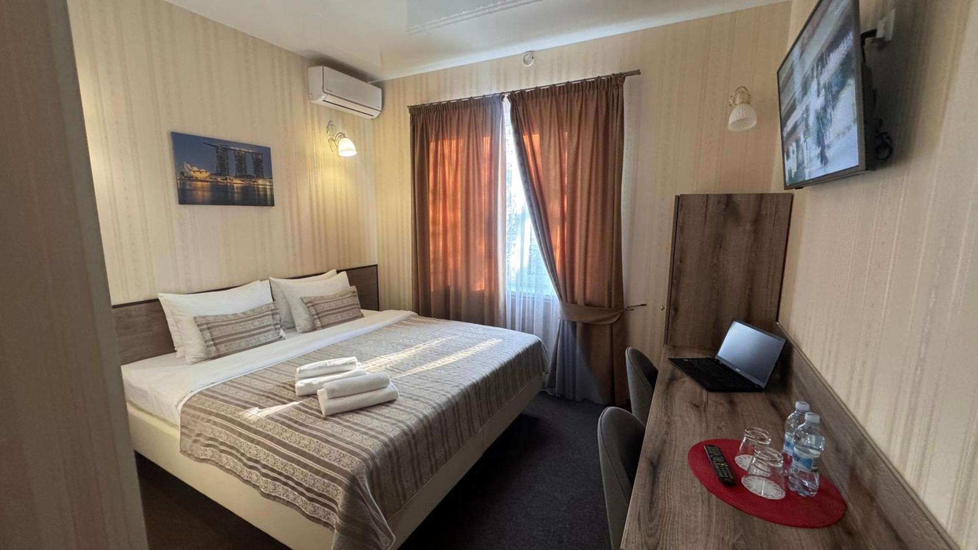 Шляпа Hotel Dnipro Exterior photo